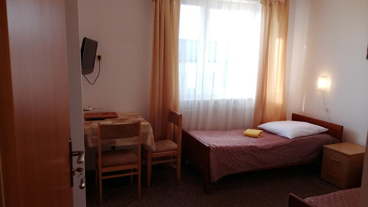 Hotel Eden 24H Ряшів Екстер'єр фото